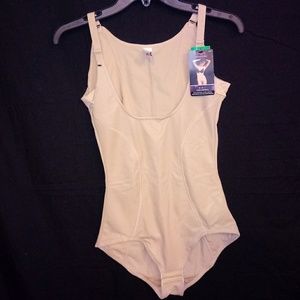 FINAL DROP!!! NWT Maidenform Bodybriefer